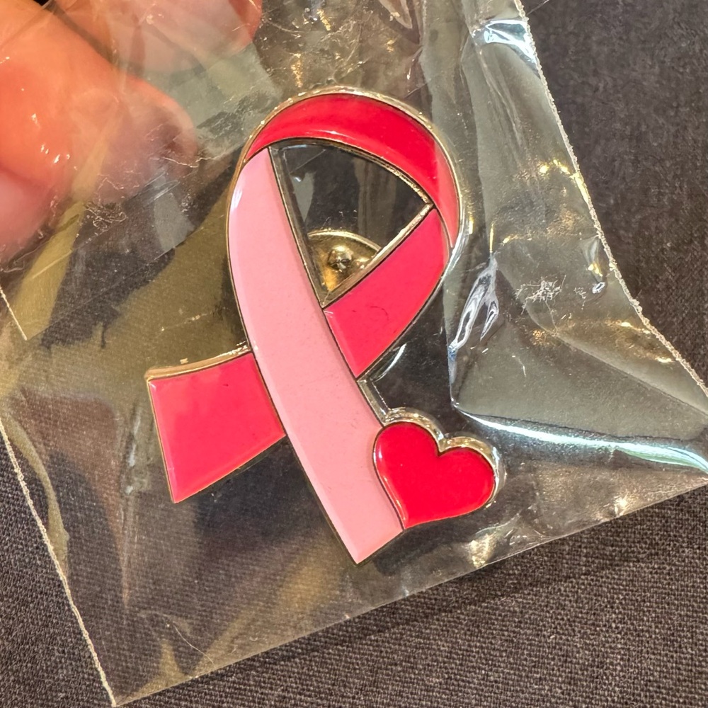 Pink Ribbon Heart Brooch Pin - Picture 4 of 4